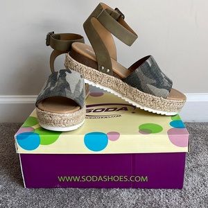 *New* Soda Camouflage Platform Sandals - Size 7.5